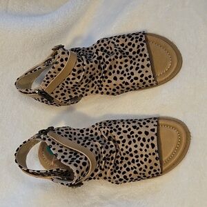 Blowfish Malibu Blumoon Black & Tan Animal Print 1" Heel Zip Sandals - Size 8